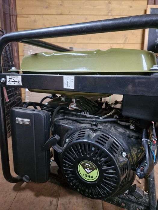 Бензиновий генератор