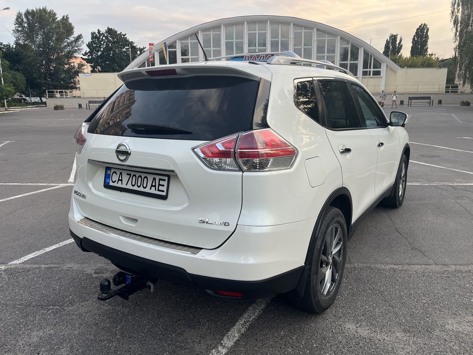 NISSAN ROGUE в максимальній комплектаціі