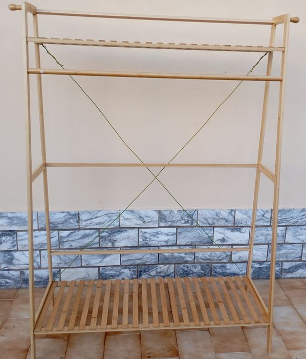 Arrumador de roupa em bambu