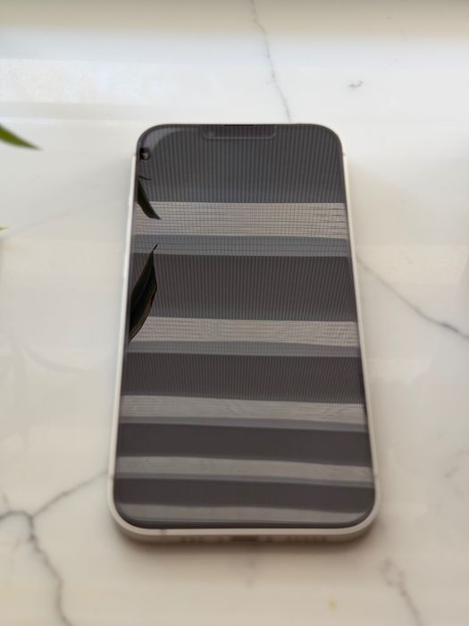 Apple iPhone 13.