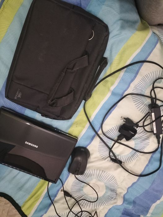 Computador com programa de bordados.