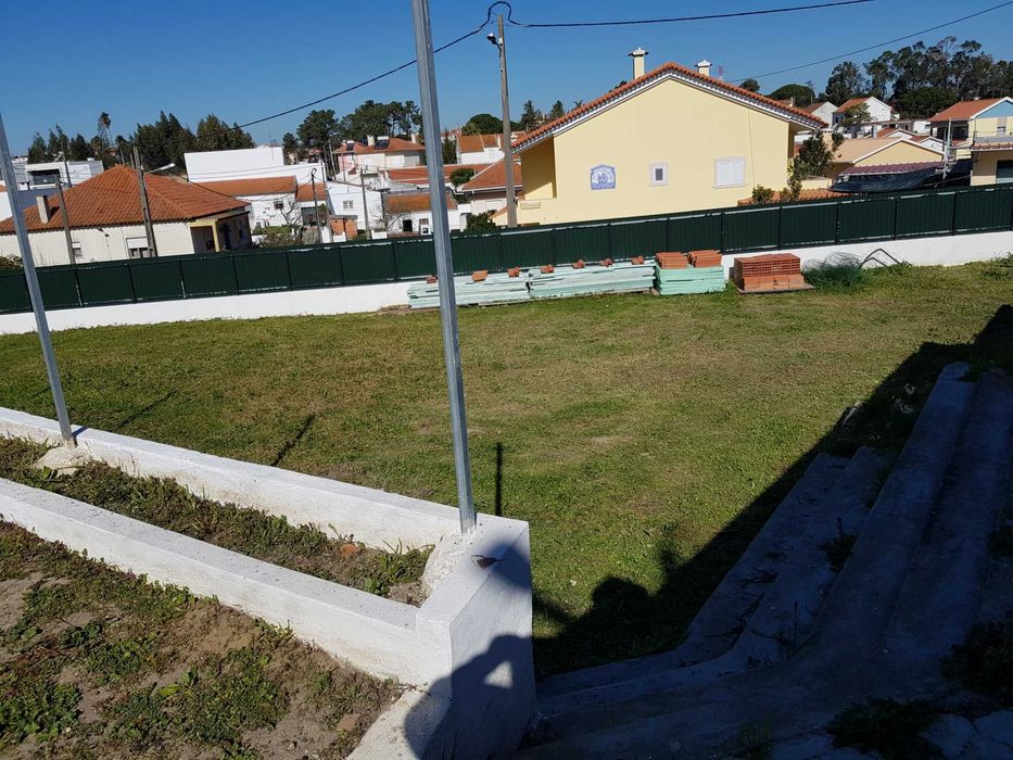Vendo/Permuto Terreno 1.190 m² c/benfeitorias Charneca de Caparica