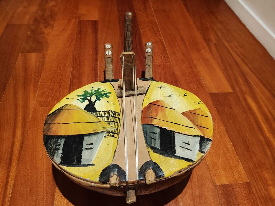 Instrumento musical africano "KORA". Novo. Sem uso.