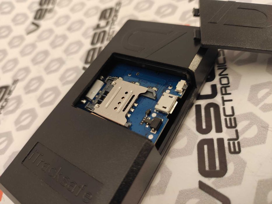 доставка та встановлення gps трекерів vesta 04SZS на електросамокати