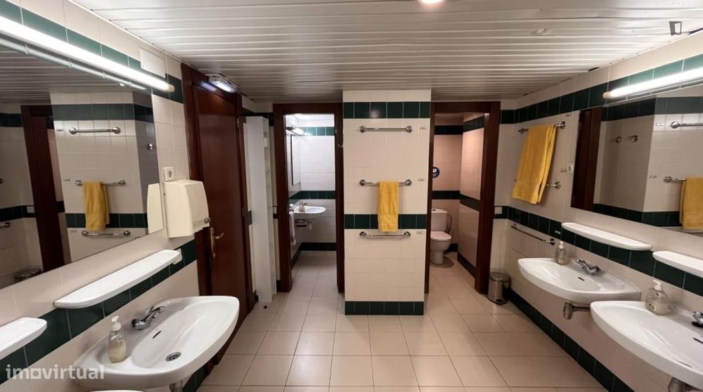 Quarto - localizado em Sete Rios Lisbon