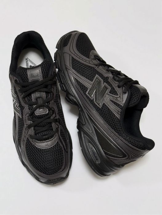 New Balance 740 Full Black