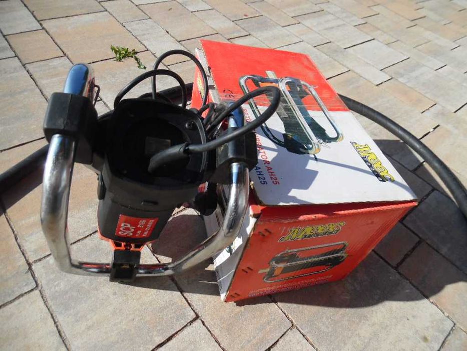 Wibrator do betonu Mecck tools AH-25 1600W