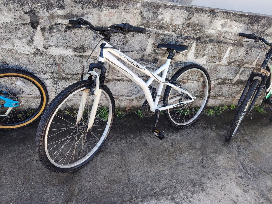 2 bicicletas para venda.  Montanha
