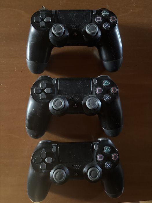 Vendo 3 comandos ps4 usados