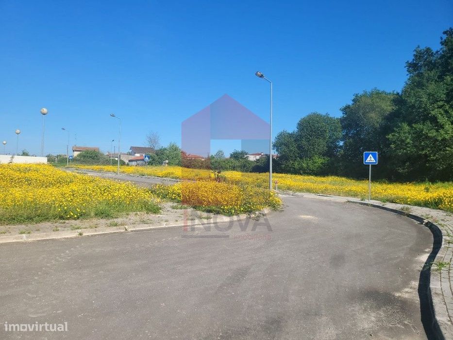 Lote Gaveto em Loureira