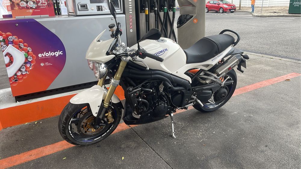 Triumph speed triple 1050