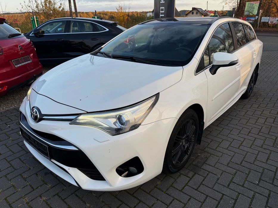 Toyota Avensis 2.0 D4d 143 KM Lift Led Bi-Xenon Navi Acc Kamera Panorama Znaki !