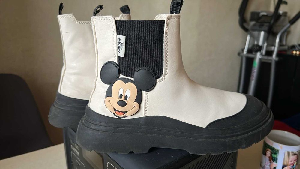 Стильные ботинки с Микки для девочки.