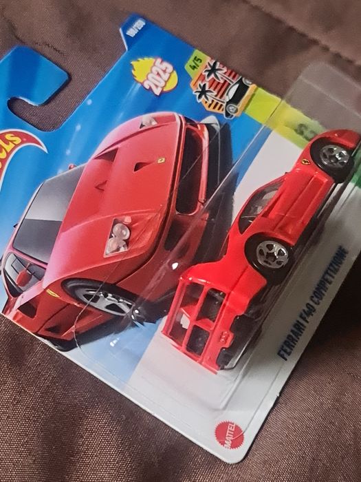 F40 FERRARI - HotWheels 2025 – Novo, Raro e impecável