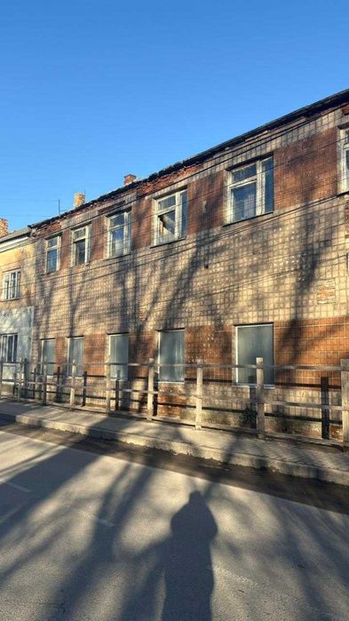 Продаж комерційної будівлі та земельної ділянки м Броди Львівська обл