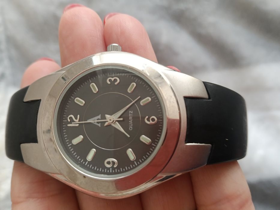 3 Analog Clocks64729683947907124