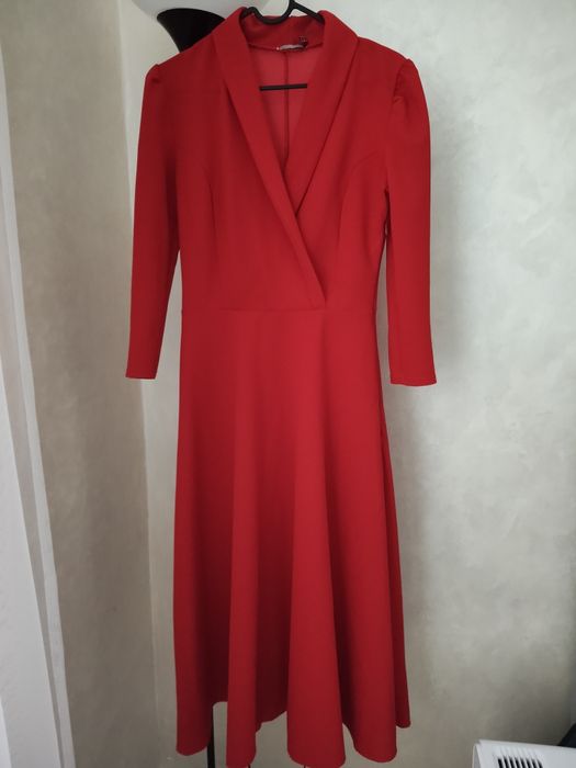 Червоне плаття міді
