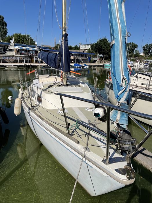 Яхта парусная Jaguar 27