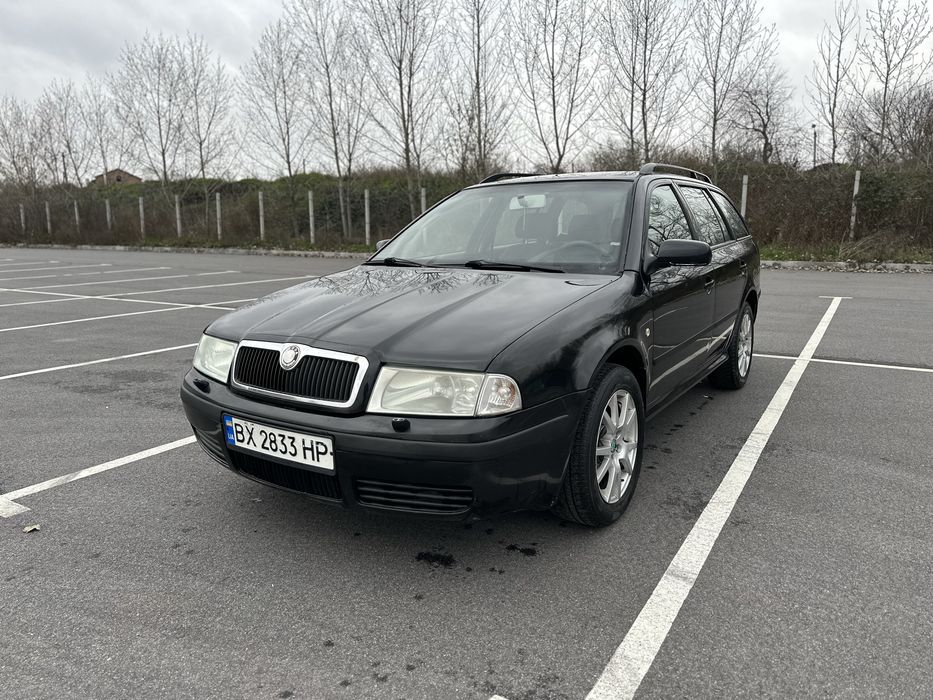 Продам Skoda Octavia Tour 1.6 mpi газ / бензин. Автомобіль не з салону, має  гарний  як технічний так візуальний стан . Пороги днище передні крила без дир і ржавчини на задній ляді є декілька прищиків. Машина гарно працює як на газу так і на бензині замінено щеплення термостат провода. Одним словом сідаєш їдеш .