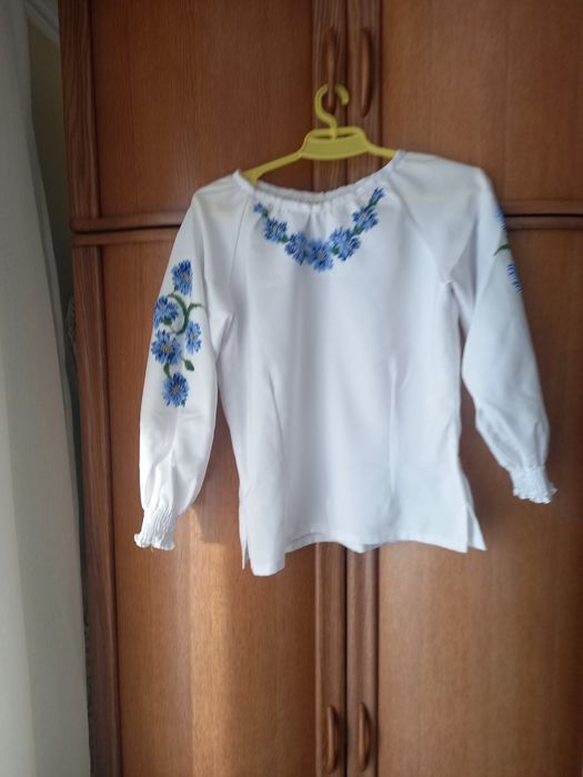 Вишиванка бісером для дівчинки.