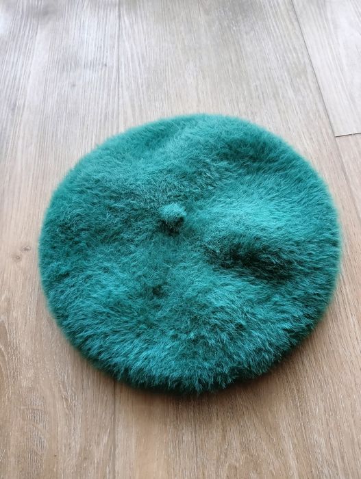 Włochaty ciepły beret damski