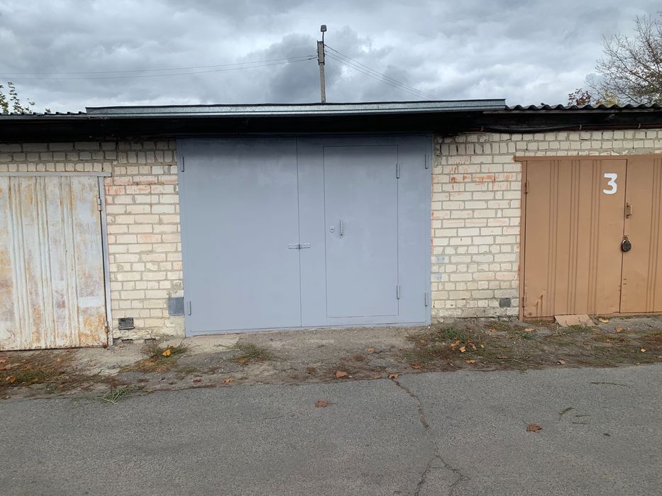 Продам гараж под склад сто Ньютона.  Коммунальная.новые дома