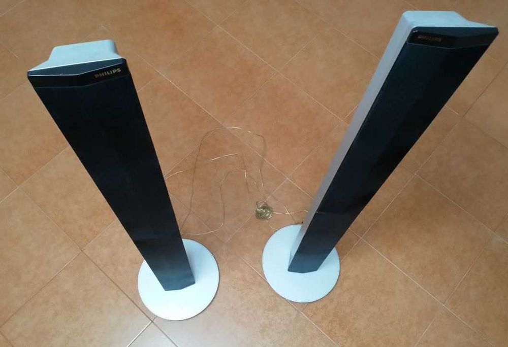 Par de colunas Philips CS3357E para sistema Home Theatre