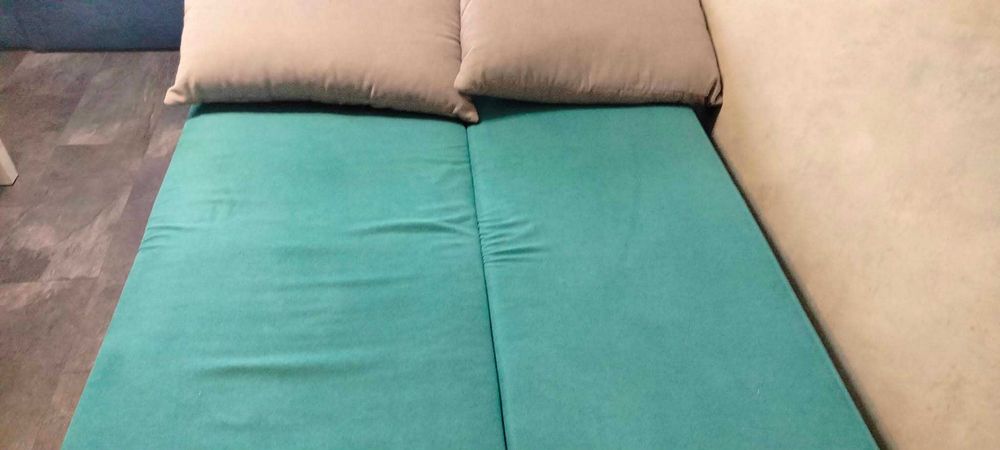 Sprzedam sofa rozkładaną w kolorze turkusowym, z funkcją spania