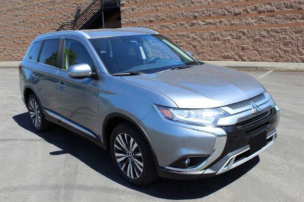 Mitsubishi Outlander SEL      2020