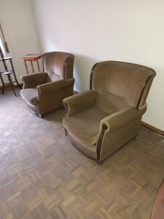 Sofá cama e dois cadeiroes