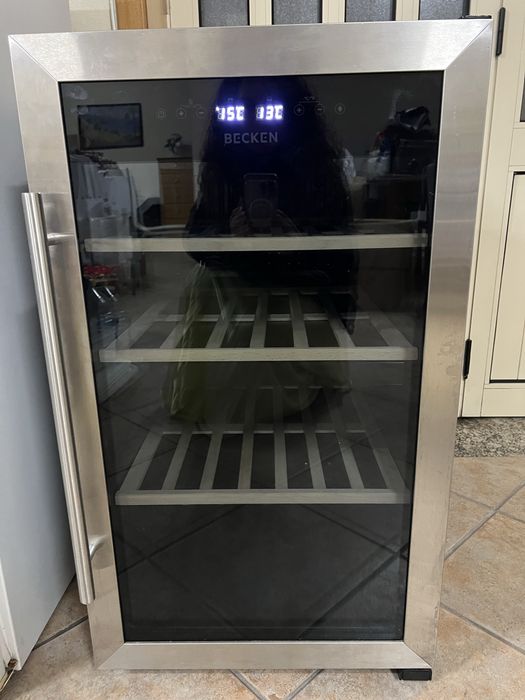 Cave de Vinhos Becken – Dupla Zona | ~46 Garrafas | Excelente Estado