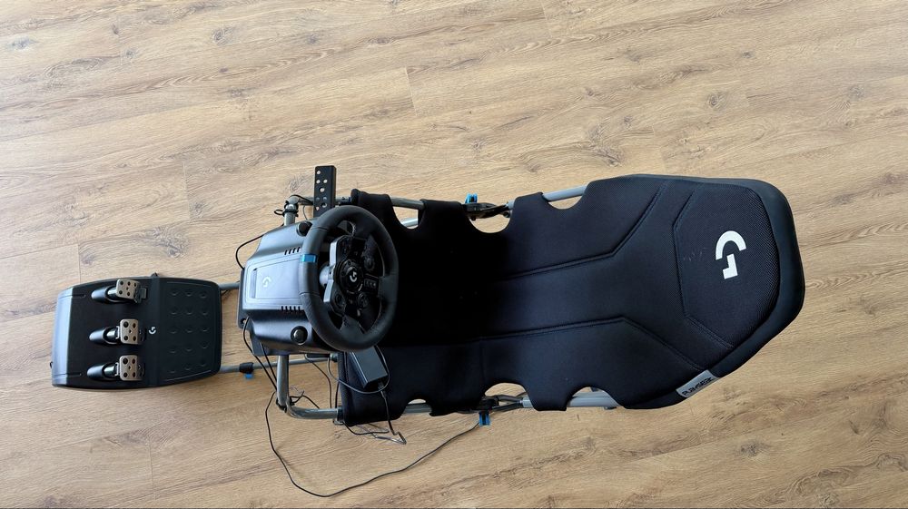 Cadeira gamer  Logitech como nova