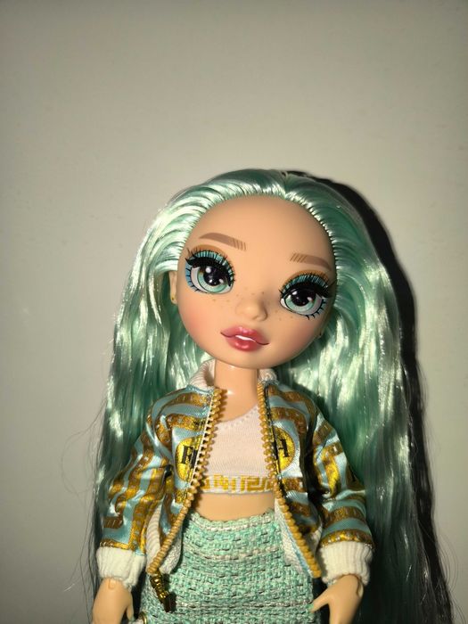 НОВА Daphne Minton Rainbow high