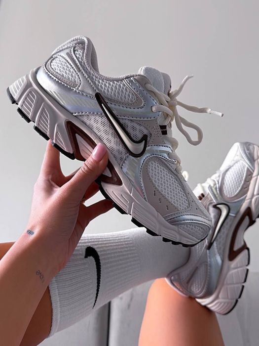 Кросівки Nike V5 RNR