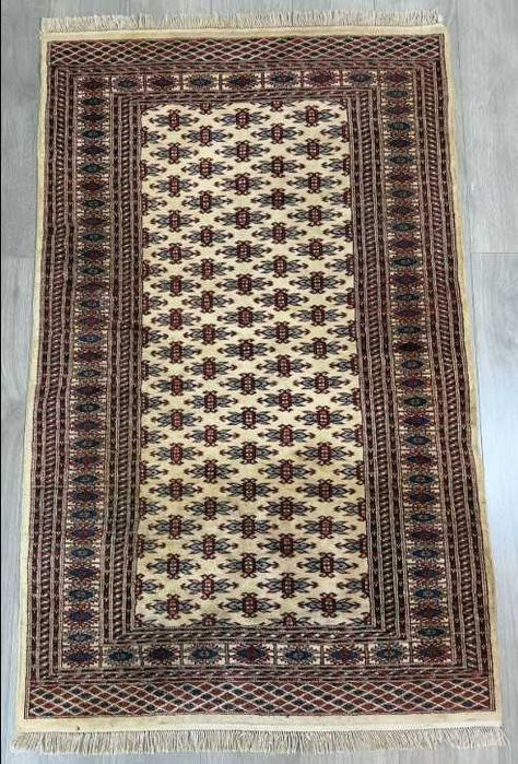 Tapete BUCHARA Afegão original, elaborado à mão em lã sobre algodão, com 135cm x 95cm