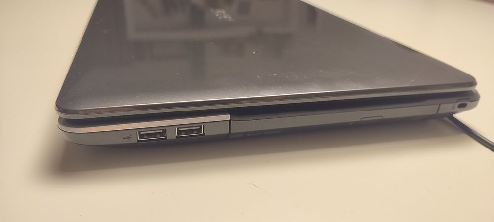 Portátil Acer aspire E1-531