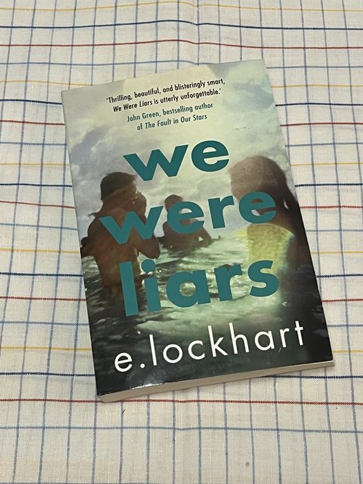Книга «We Were Liars» E. Lockhart, англійською мовою