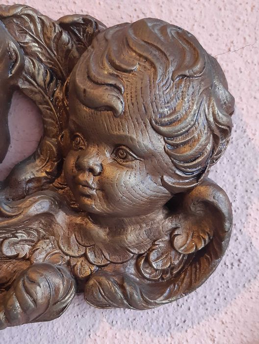 Antiga e belíssima Escultura de pendurar