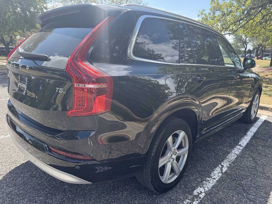 Volvo XC90 B5      2022
