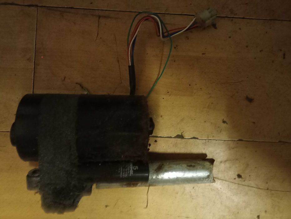 Silnik wzniosu podnoszenia bieżnia sprawny Cambridge JM03