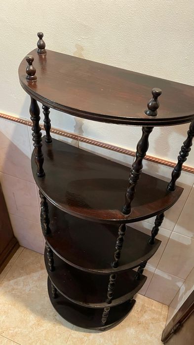 Estante em madeira usada