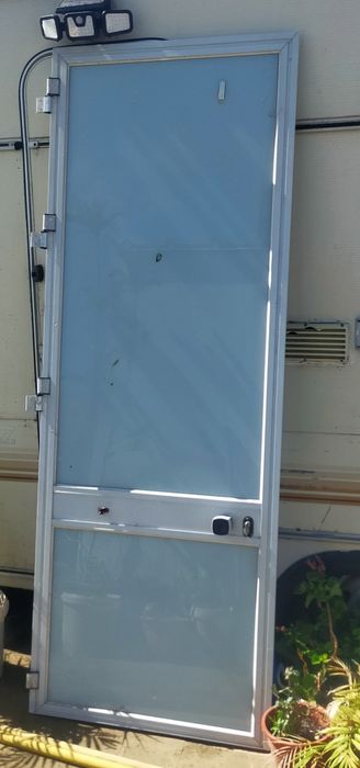 Porta em alumínio e vidro