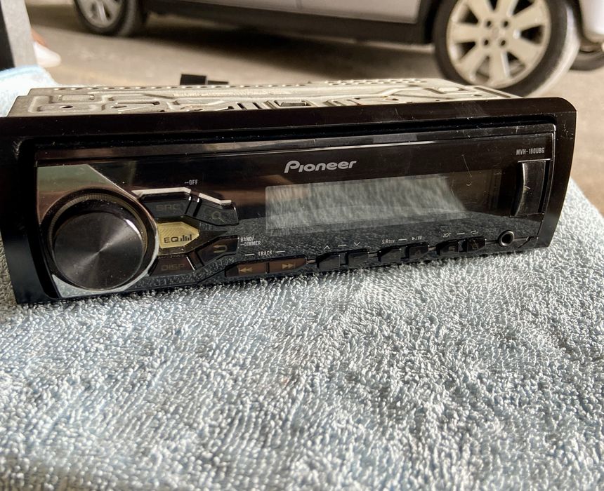 Radio Automotivo Pioneer MHV-180UBG - Usado