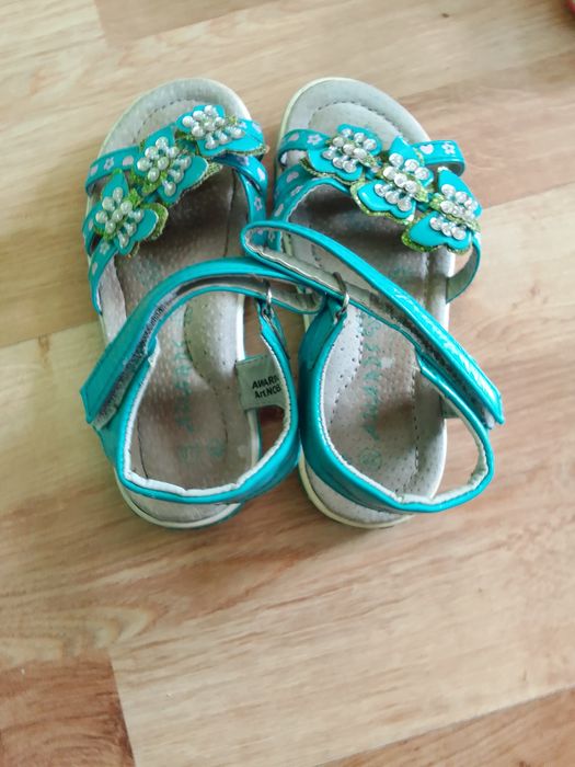 Sandałki dla dziewczynki