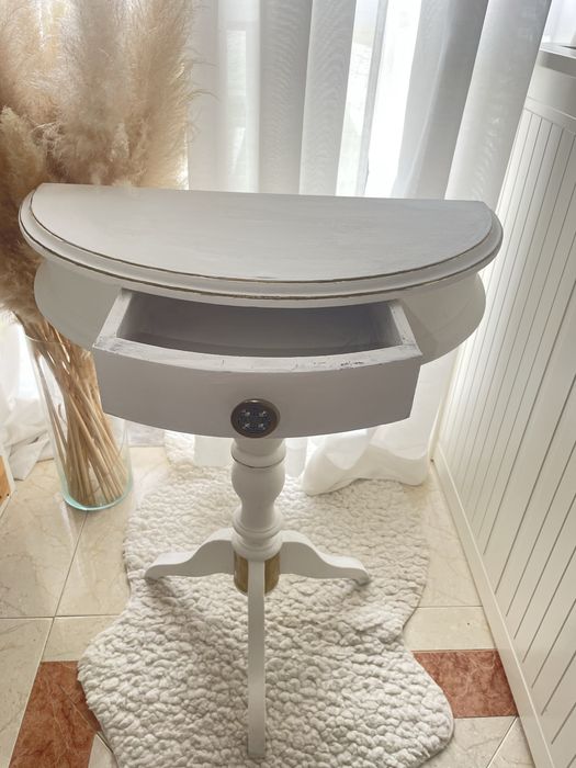 Mesa de apoio vintage branca – meia-lua