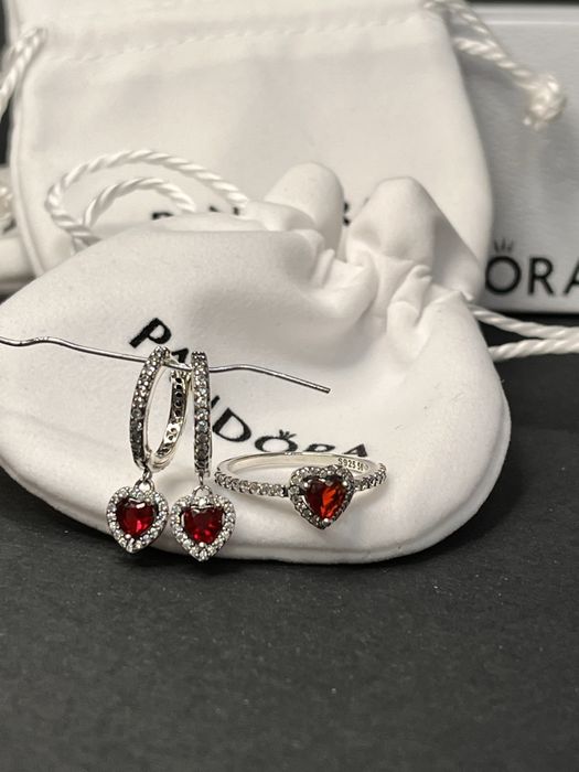 Каблучки сережки та браслети Пандора