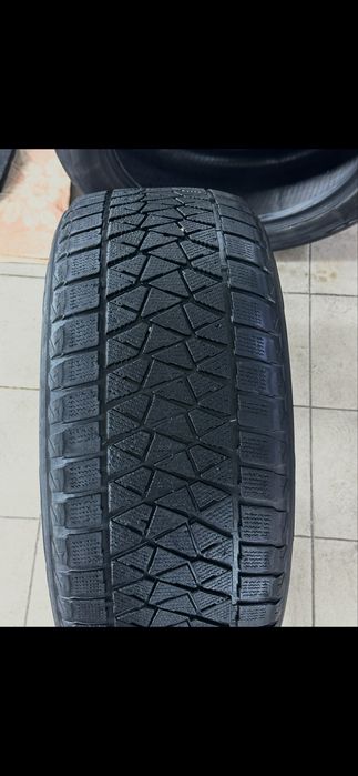 Brigestone  BLizak.285.50.20r