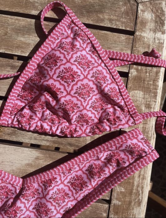 Biquíni padrão floral rosa