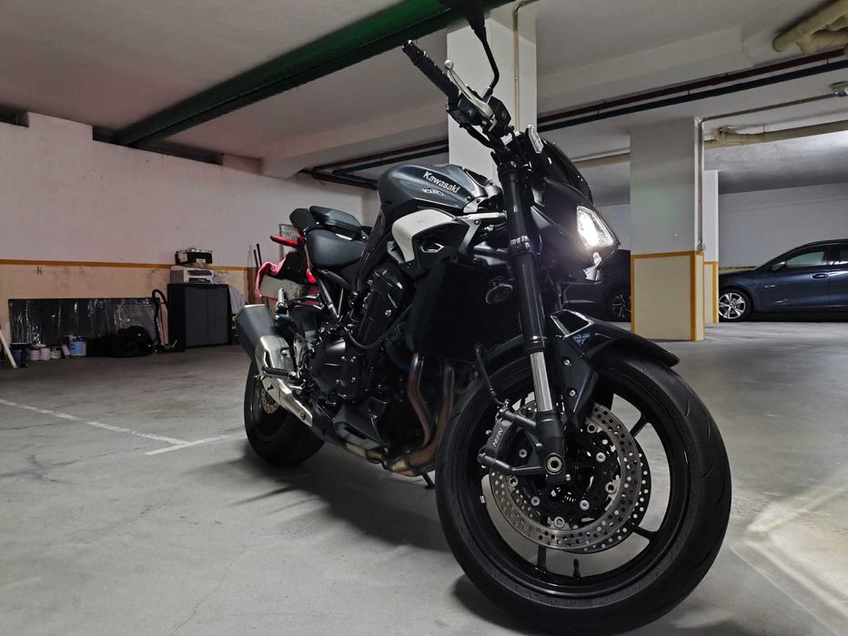 Kawasaki Z900 modelo 2025