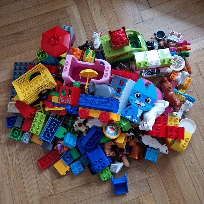 Lego Duplo zestaw pizza zwierzątka warzywniak konie cyrk ludziki
